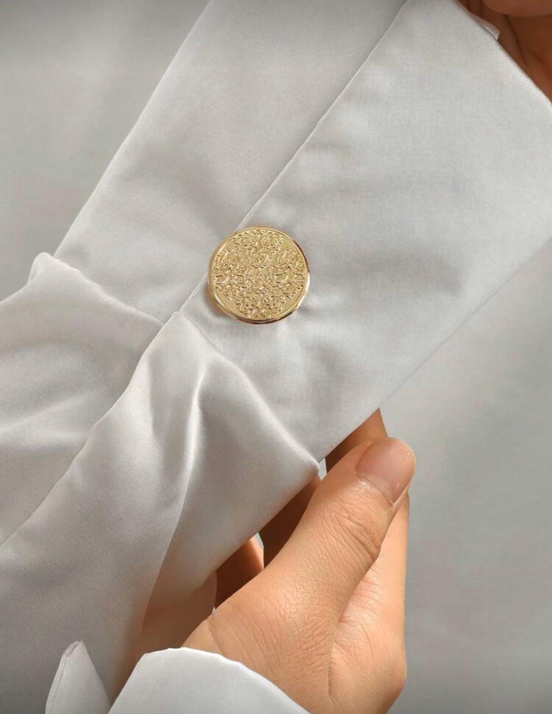 زر أنيق للأزياء الأوروبية والأمريكية على شكل دائري.