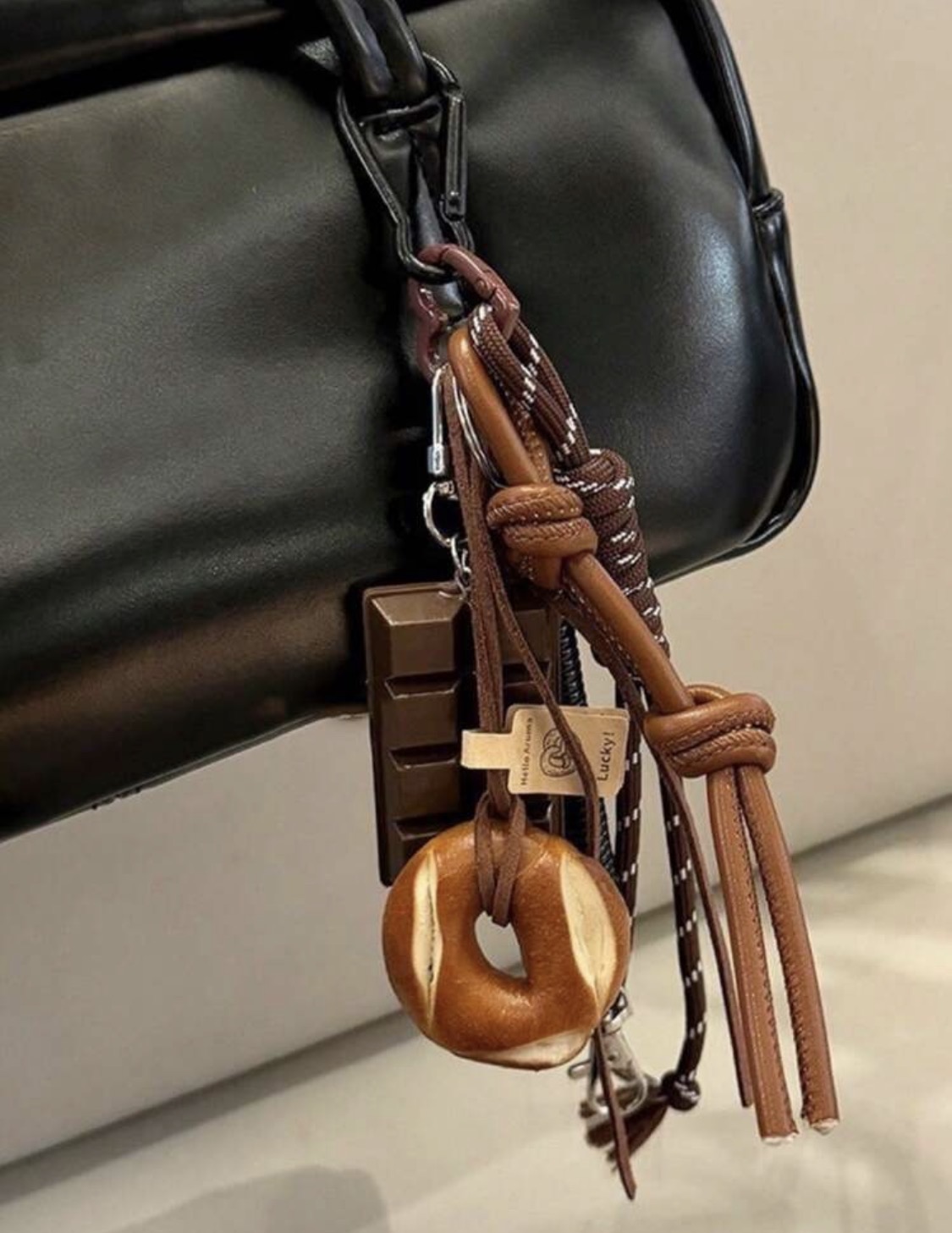 سلسلة مفاتيح خبز العجين.