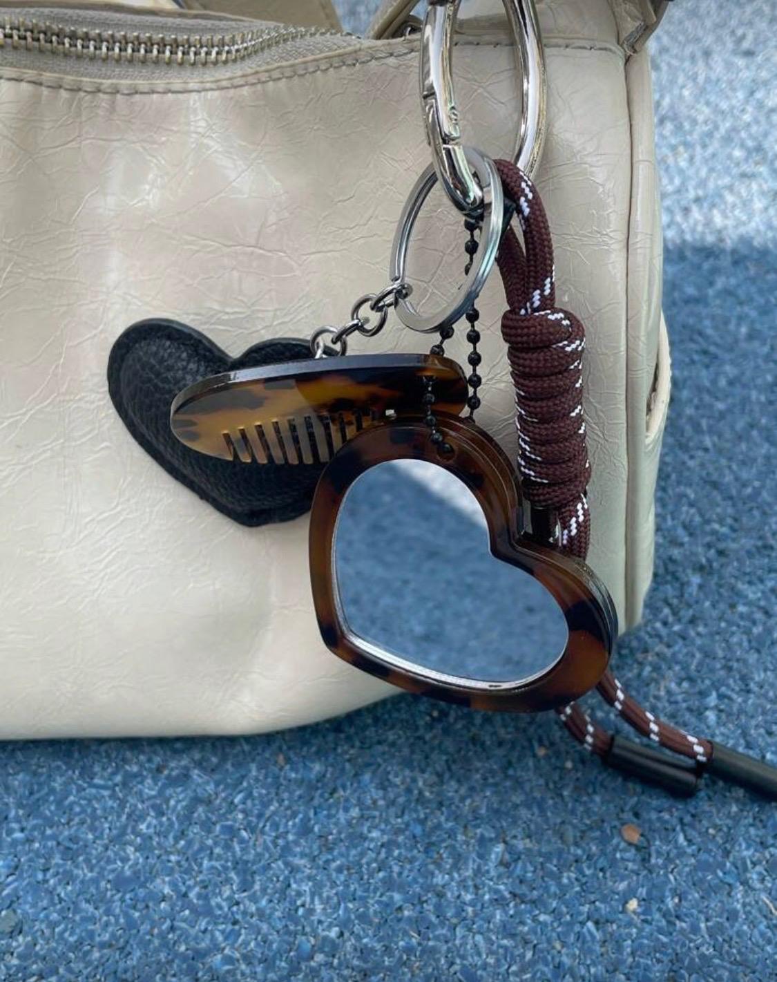 قطعة واحدة من سلسلة المفاتيح الإبداعية مع مرآة على شكل قلب .