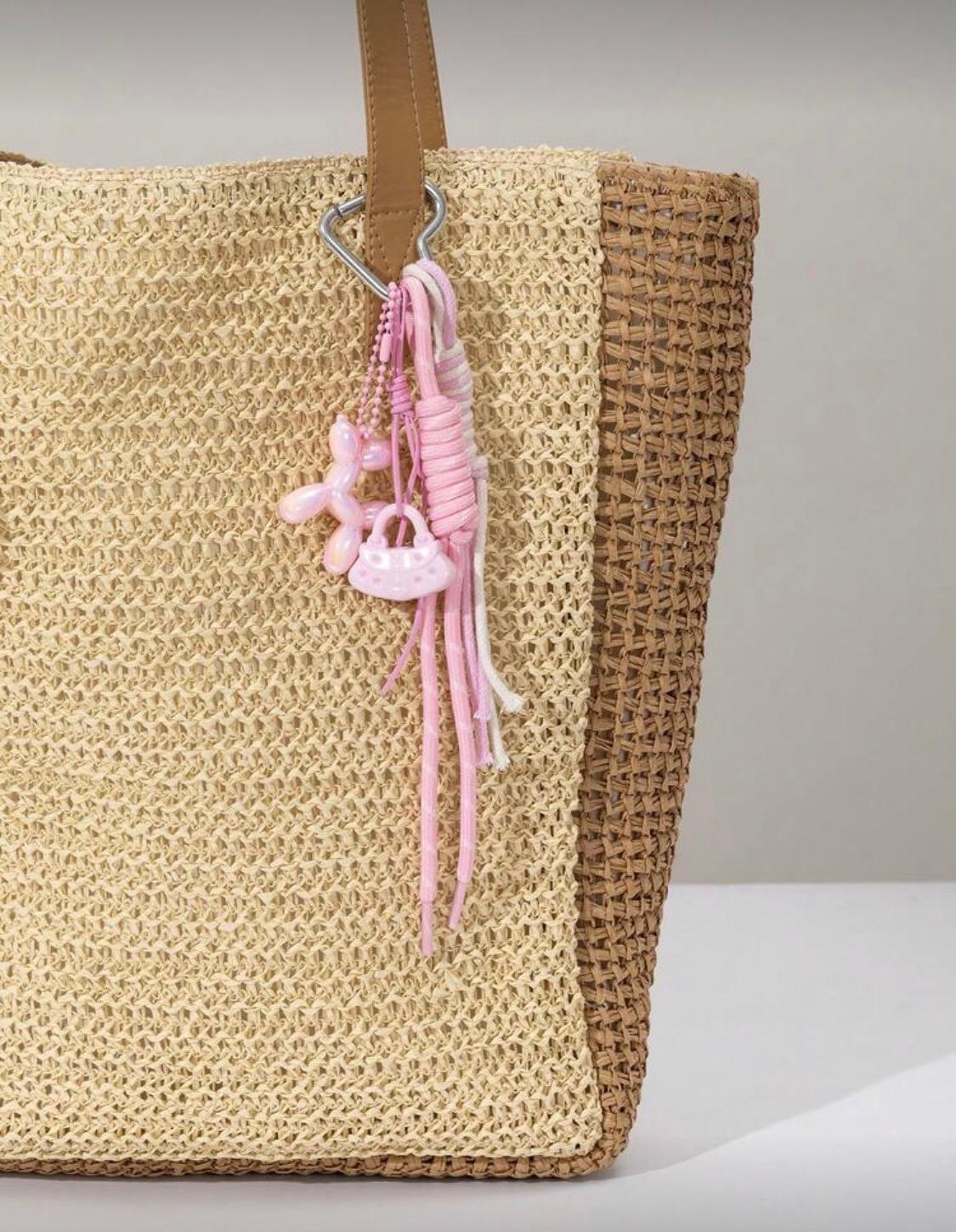 علاقة مفاتيح  شكل قلب باللون الزهري