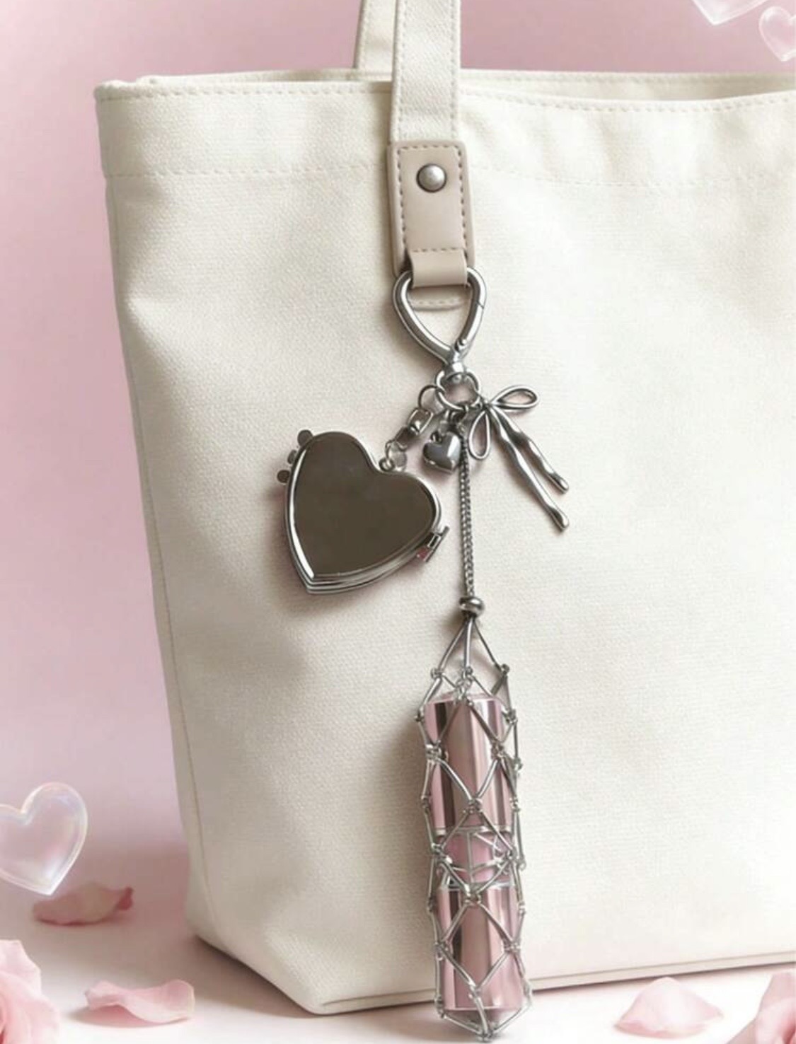 سلسلة  على شكل قلب  شبكية مع حامل أحمر الشفاه.